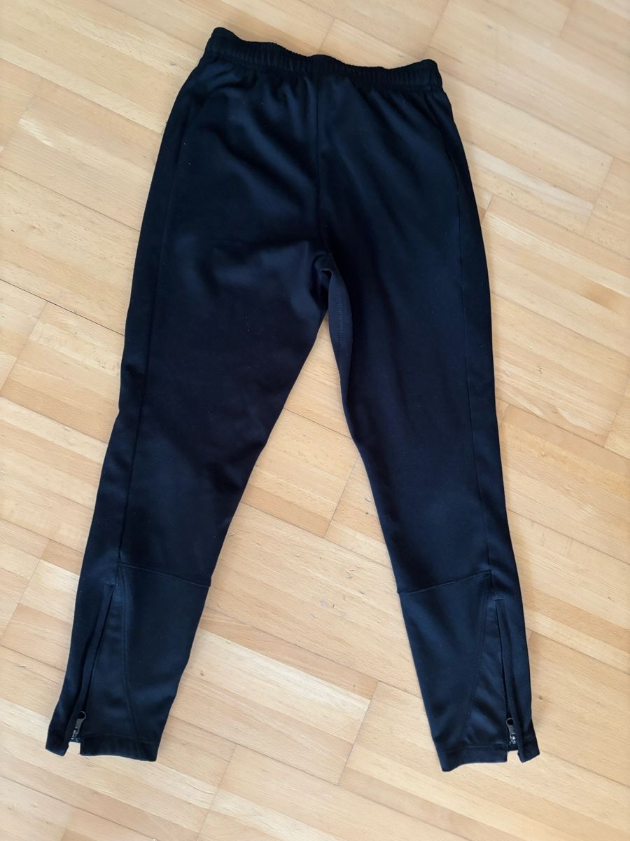 Nike Pantaloni: YB Trainerhose Grösse S 128-137cm – Usato da Grüt (Gossau ZH) venduto da user1976 1