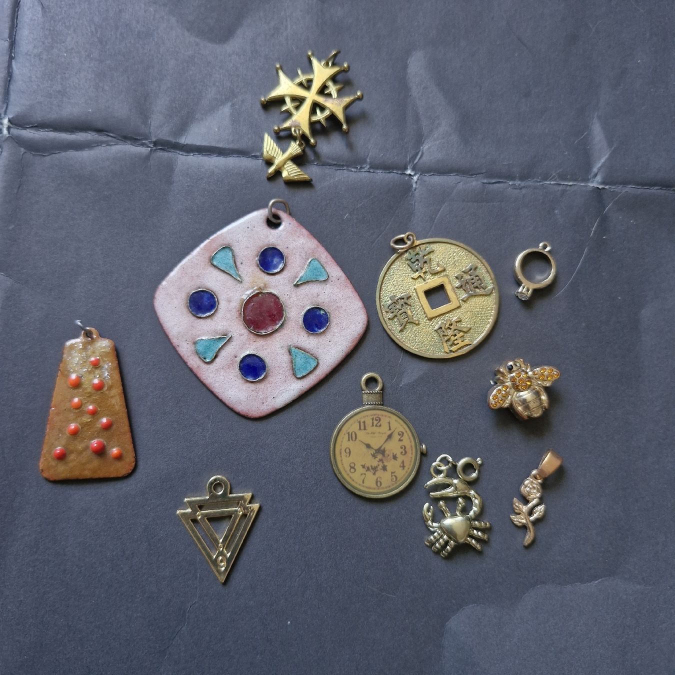Altri gioielli: lot de pendentifs dorés – Usato da Neuchâtel venduto da yas_zdb7