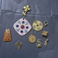 lot de pendentifs dorés
