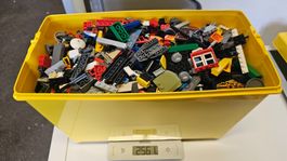 LEGO Bausteine in gelber Aufbewahrungsbox gebraucht 2.5 Kilo