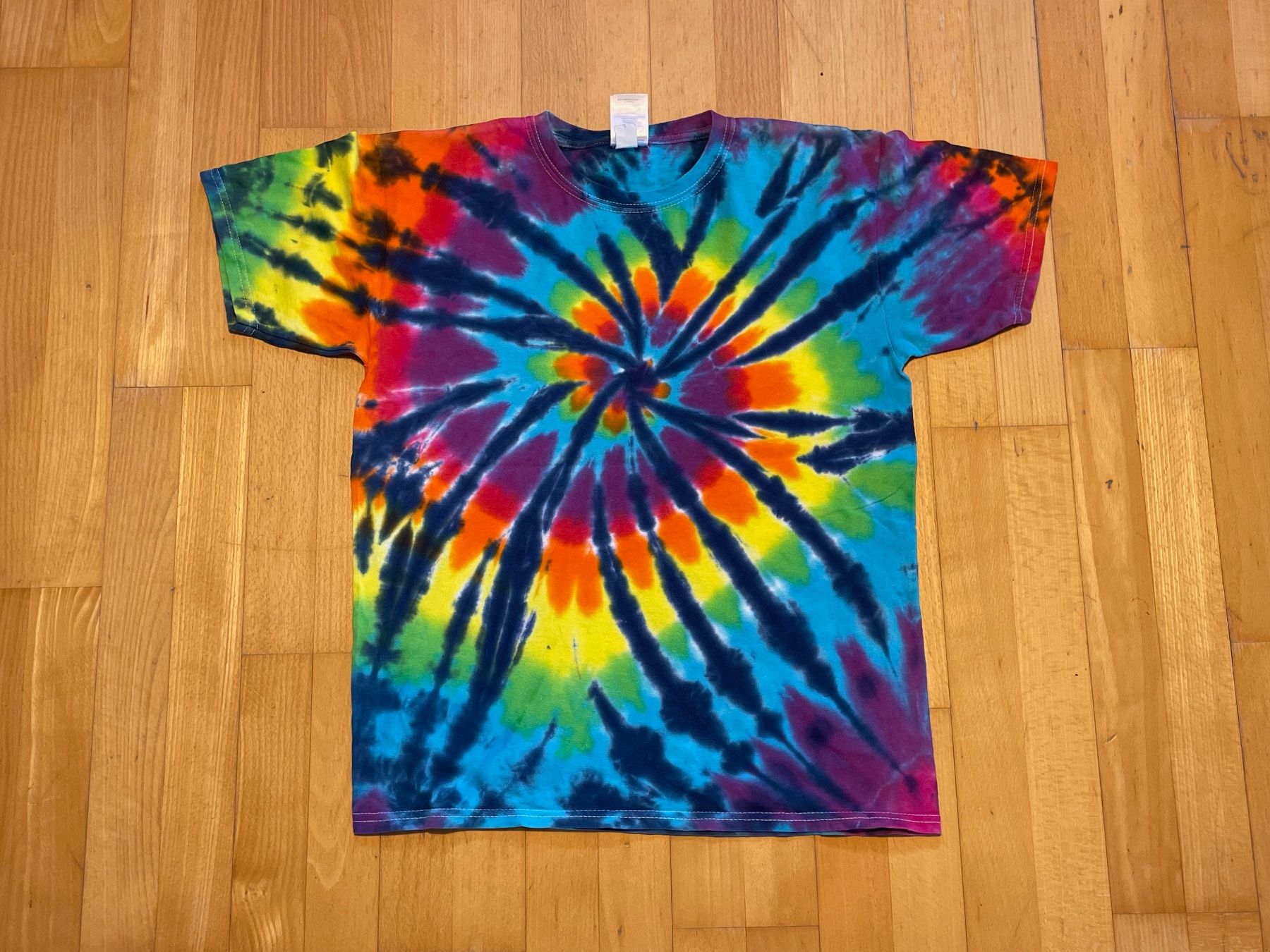 T-shirt: 2k10 T-Shirt Tie Dye Sz M – Usato da Zürich venduto da le_souk