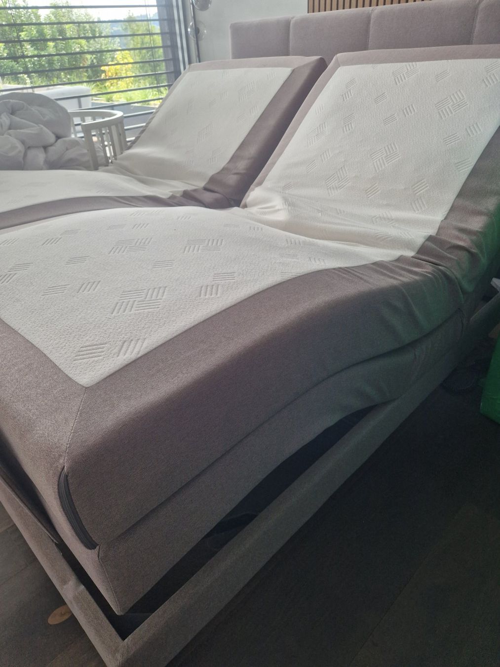 Letti: Boxspringbett elektrisch verstellbar 180x200cm – Usato da Winterthur venduto da sweet2sour 2