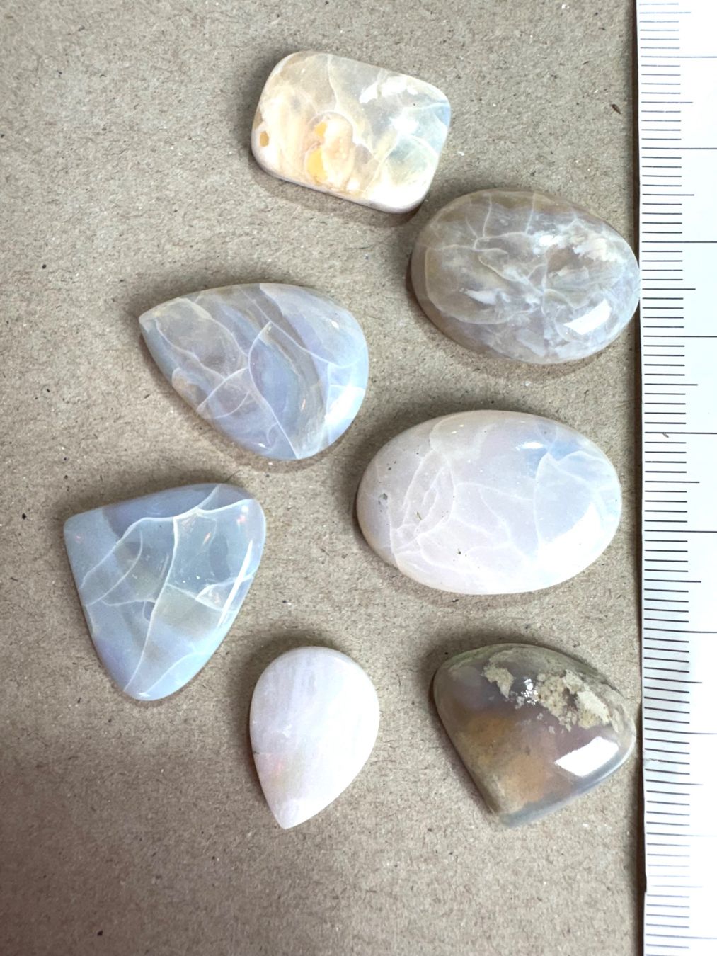 Fossilien: 7 Stk  Cabochons Opal echt  neu gross    LOT  Sammlung – Neu und originalverpackt aus Leuggern von gemshow 5