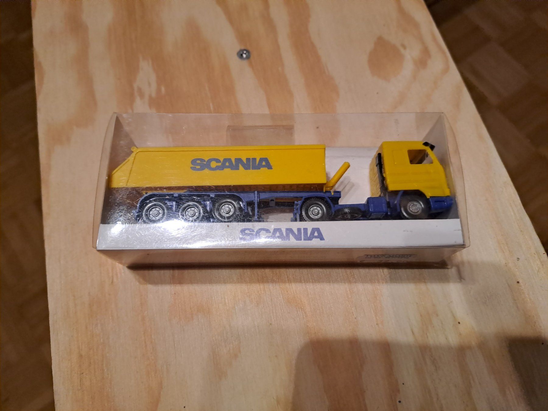 Wiking Modellbausätze & Standmodelle: Scania 113 Kippsattelzug 1:87 – Neu (gemäss Beschreibung) aus Riedtwil von Scania94D- 2
