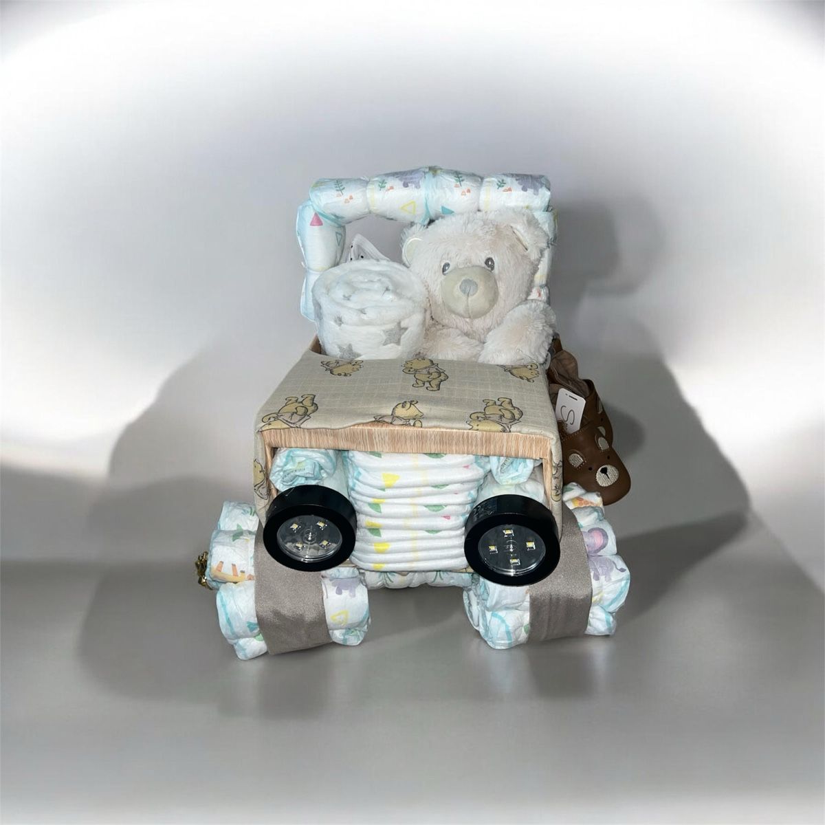 Pampers Bacs à couches & couches: Babygeschenk Windeltorte Jeep – Neuf avec emballage d'origine à Eschlikon TG par murati123 1