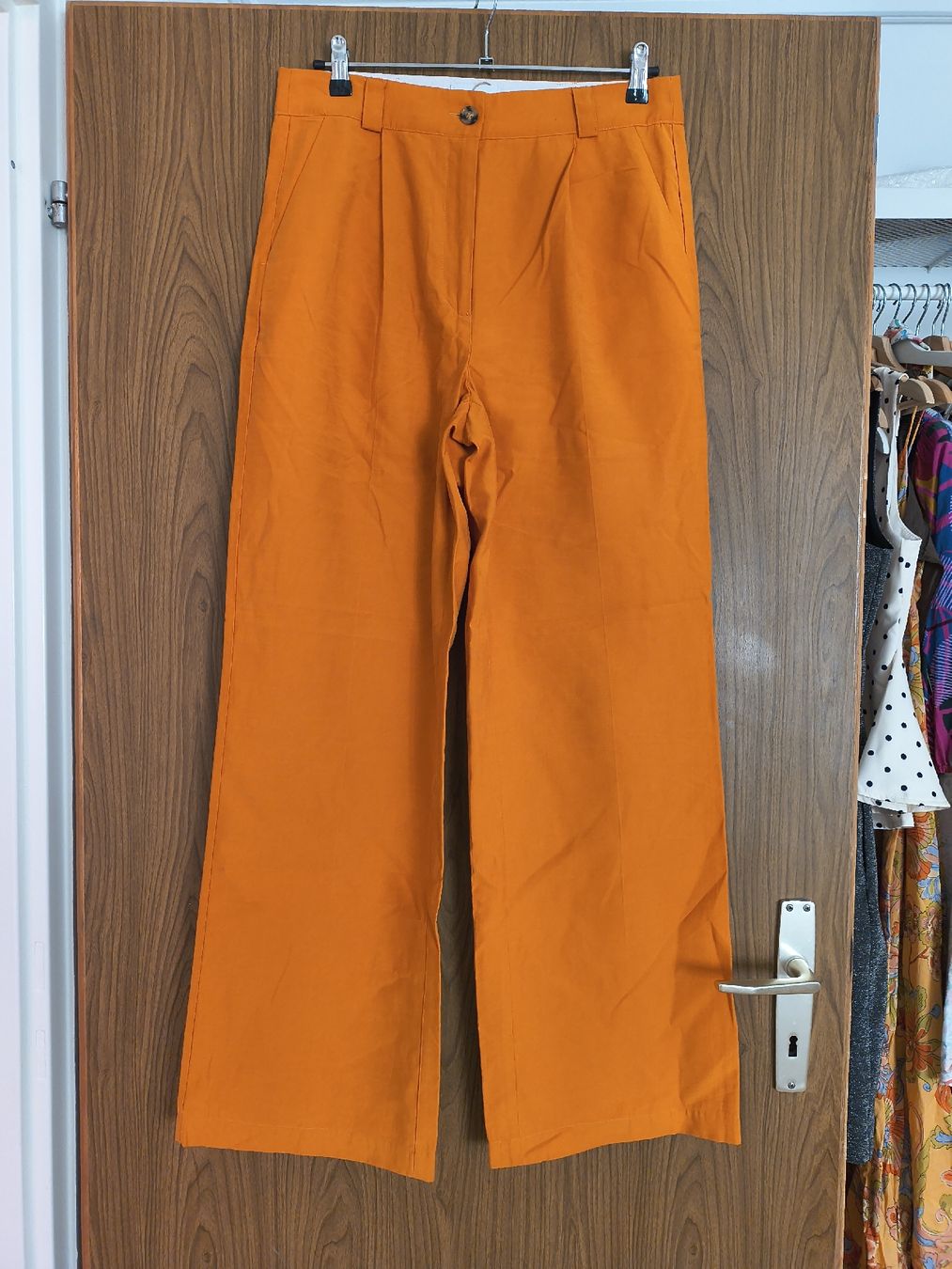 Pantaloni: wunderschöne Stoffhose weit geschnitten neu – Nuovo (secondo la descrizione) da Zürich venduto da laribuechel