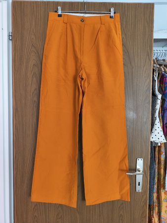 wunderschöne Stoffhose weit geschnitten neu