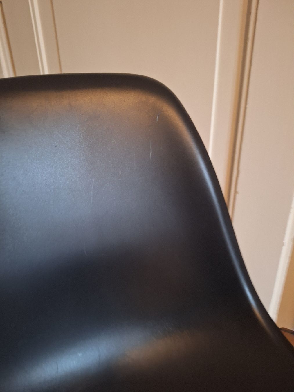 Eames Sedie: Vitra Eames schwarzer Stuhl – Usato da Bern venduto da carmenhaeller 3