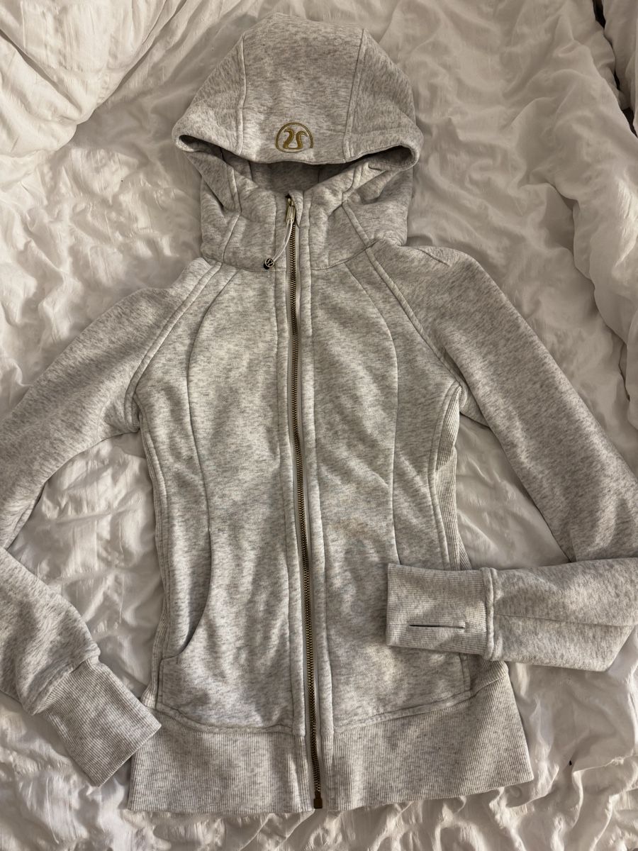 Lululemon Giacche: Lululemon Scuba Zip-hoodie grösse 2 – Nuovo (secondo la descrizione) da Richterswil venduto da dil_vc79