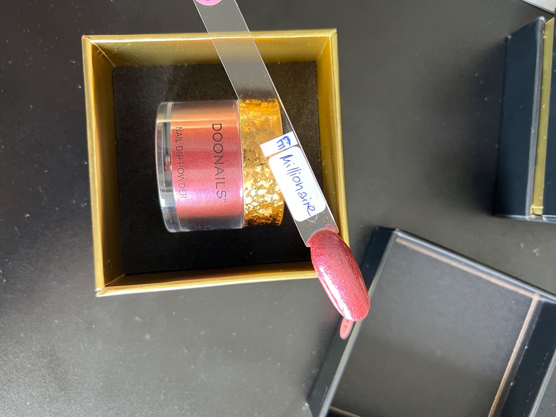 Unghie finte: Doonails Nailpowder Millionaire – Usato da Toffen venduto da Vanessa_Germann
