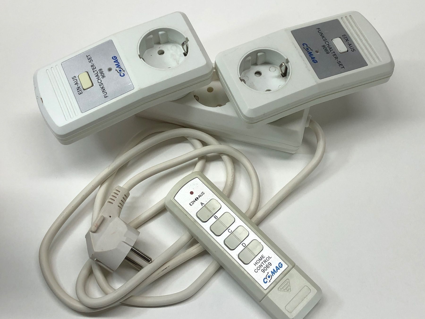 Interruttori: Funkschalter Set / 1 Sender + 2 Empfänger / Schuko DE – Usato da Bergdietikon venduto da Garak