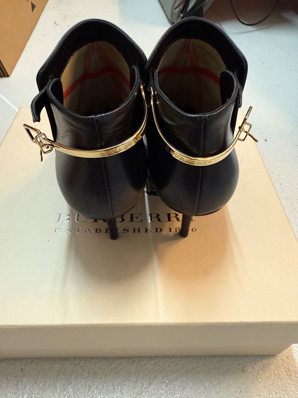 Burberry Scarpe da donna: Burberry Schuhe – Usato da Küsnacht venduto da emch125 1