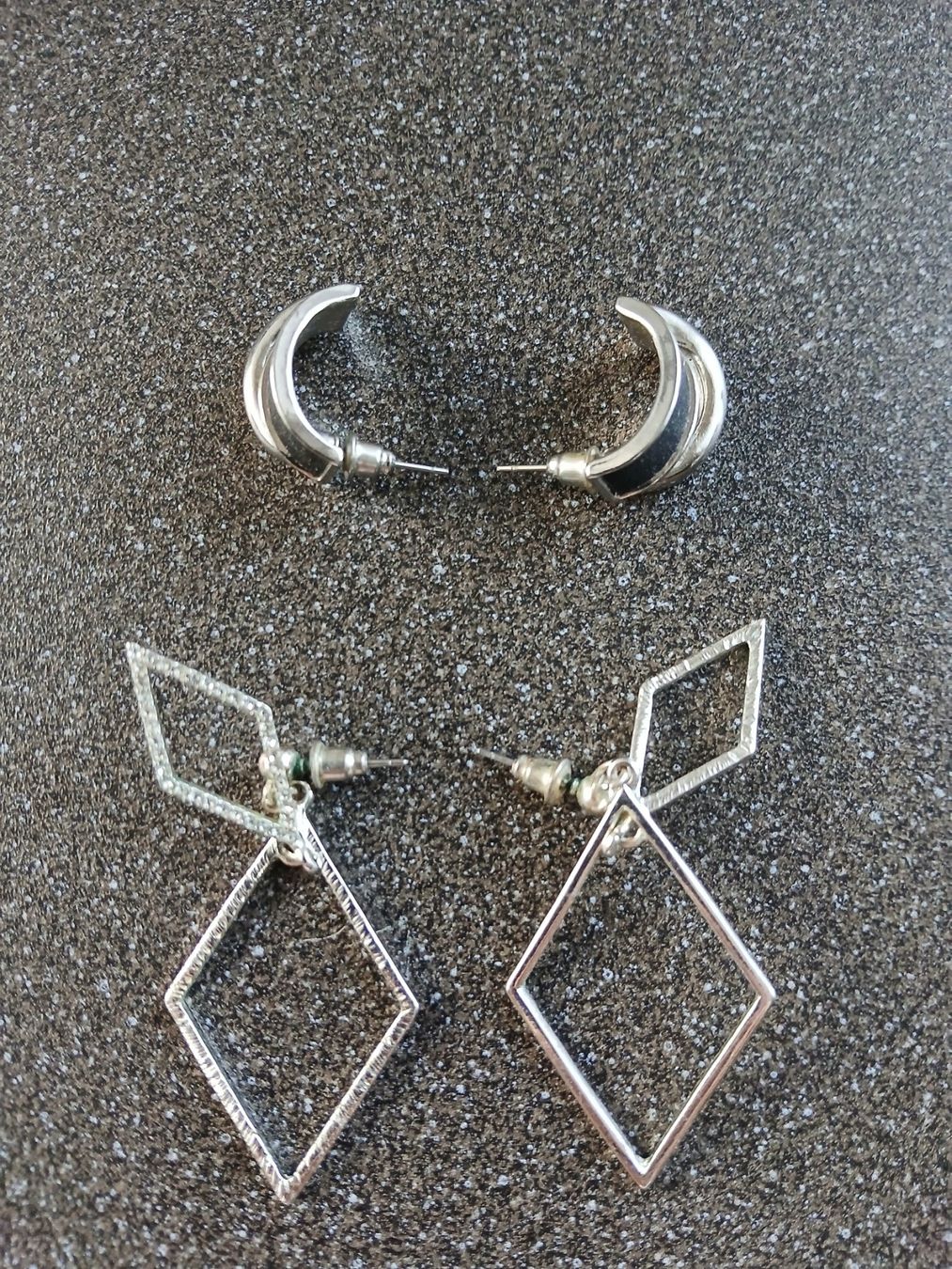 Orecchini pendenti & Orecchini a lobo: Modeschmuck: Ohrringe, 2 Paar, neuwertig – Usato da Scherz venduto da dref