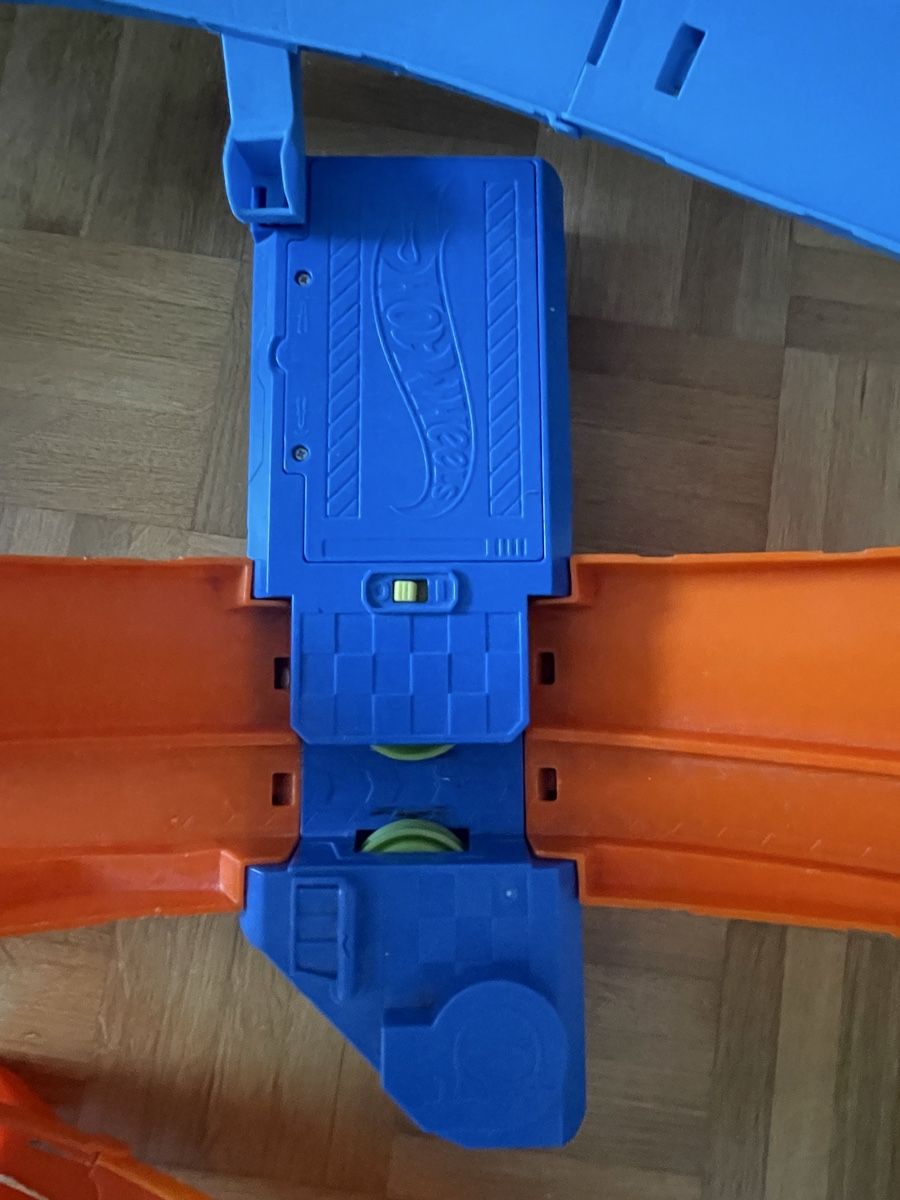 Hot Wheels Giocattoli: Hot wheel Looping – Usato da Sarnen venduto da Lena-L 2