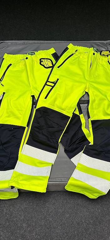 Pantaloni: Neu: Warnschutz Arbeitshosen – Usato da Oberhasli venduto da alexandrawuerzburger 1
