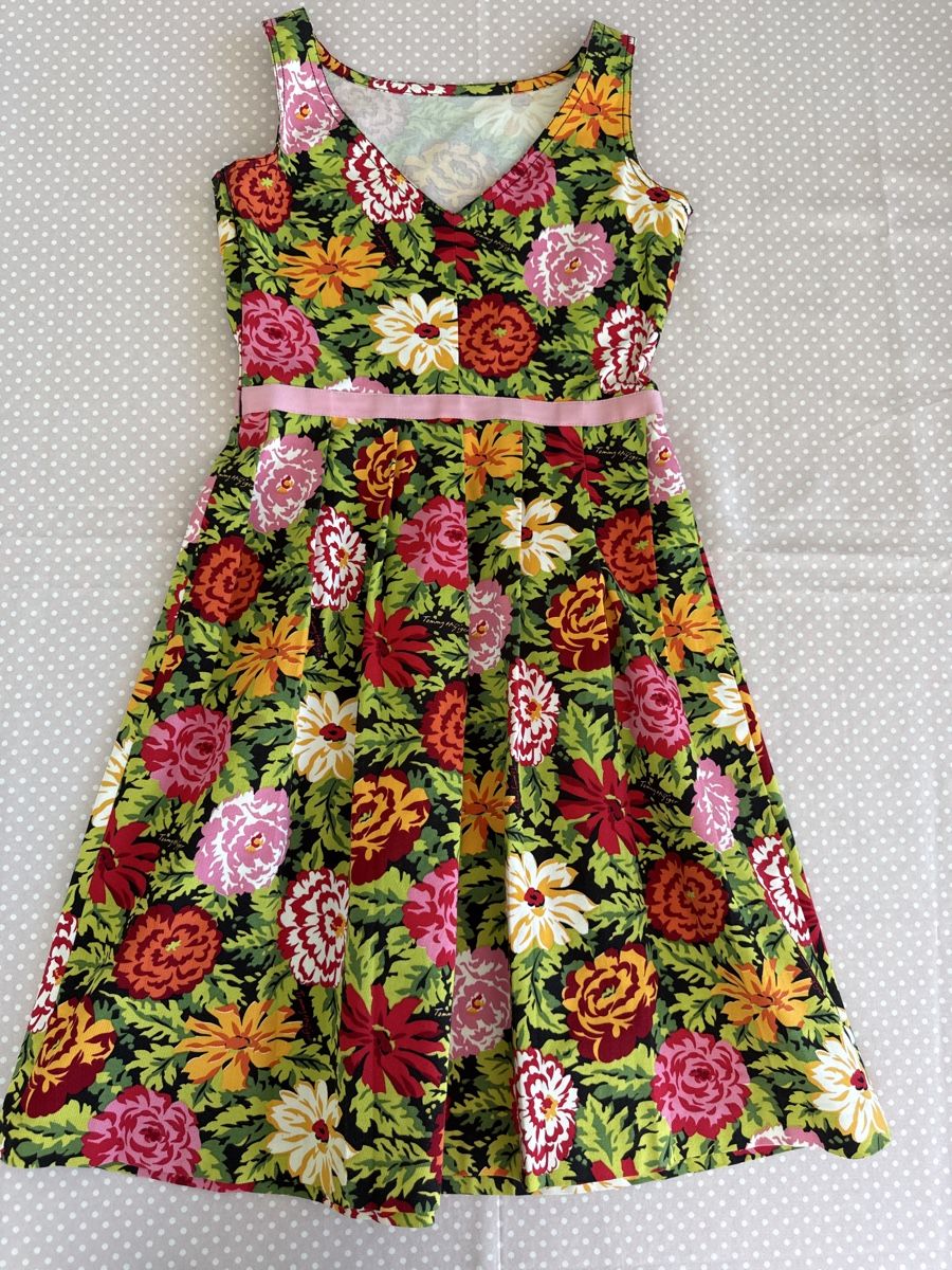 Tommy Hilfiger Kleider: Tommy Hilfiger Blumenkleid mit passendem Blazer, Grösse S – Gebraucht aus Kilchberg ZH von Seb92