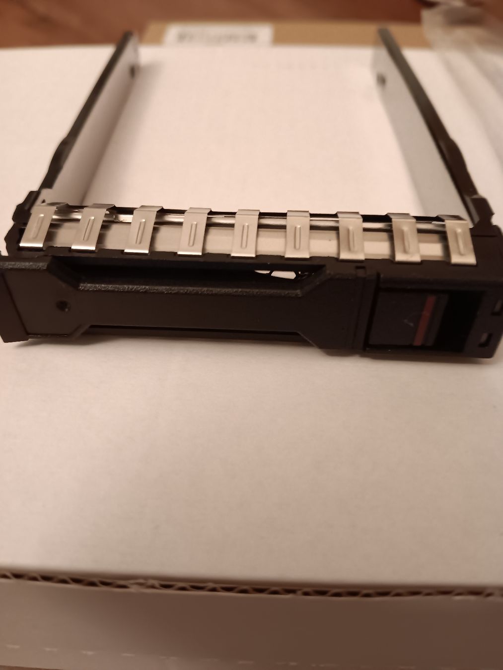 Supporti a parete: 2.5" Caddy Bracket for HPE server G10 Plus P22892 New – Nuovo e nell'imballaggio originale da Ermatingen venduto da rik4rdo 1
