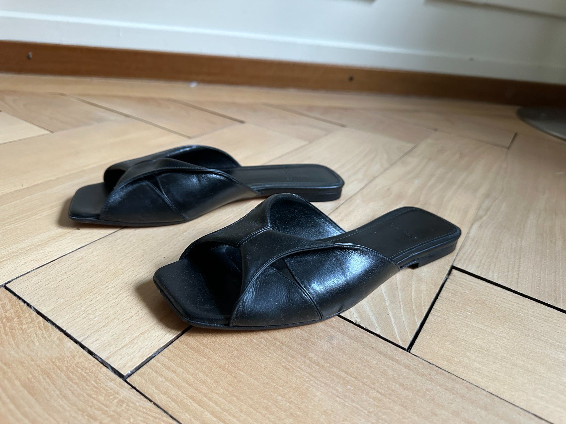 Damenschuhe: THEORY - Leder Sandale schwarz 38 – Gebraucht aus Zürich von Diazaio 2