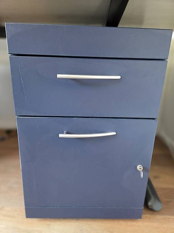 Korpus: 2 Bürokorpusse in blau mit Rollen – Gebraucht aus Liestal von skrumm