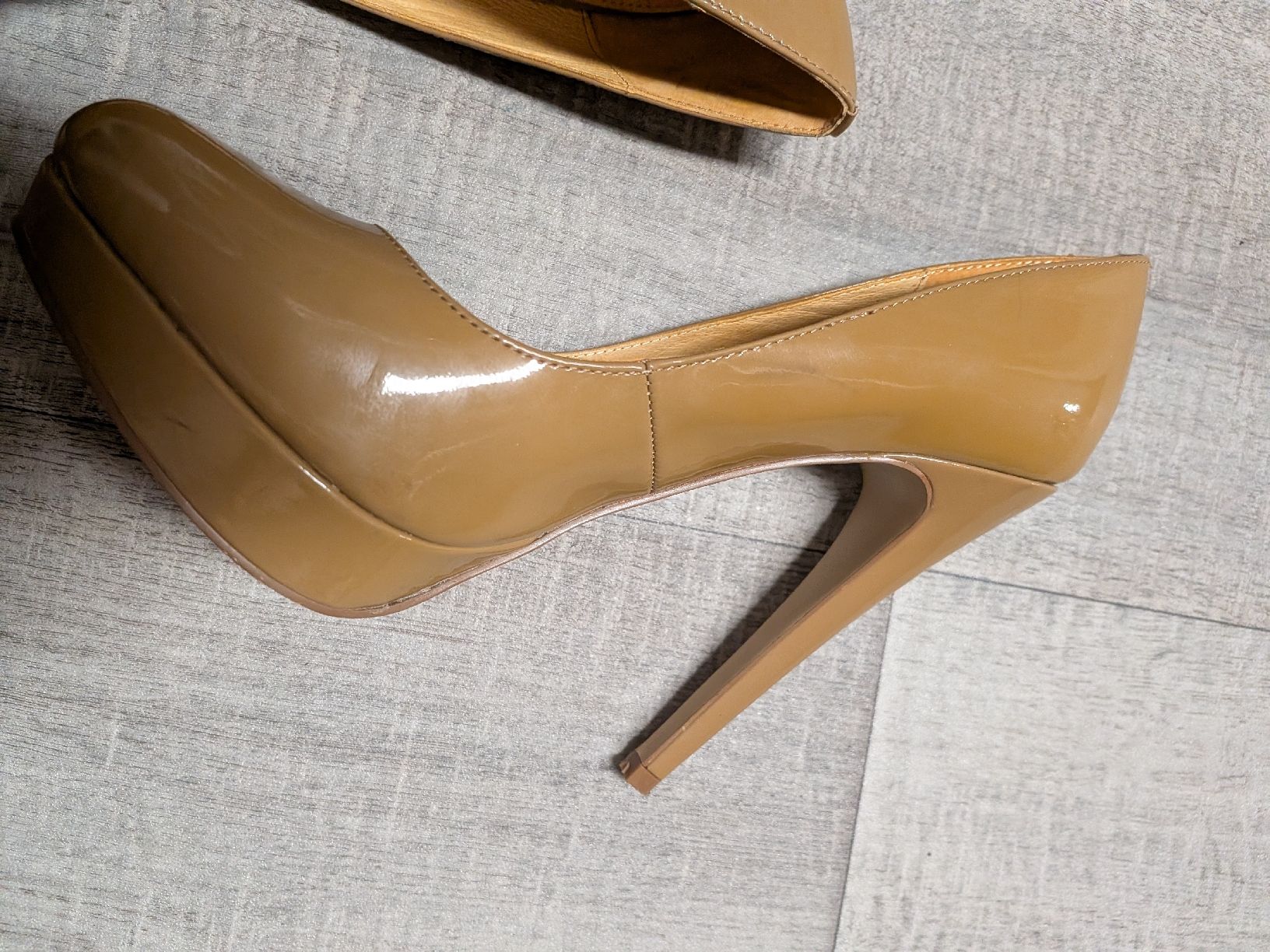 Buffalo Scarpe da donna: Buffalo Damenpumps dunkelbeige Gr 40 – Usato da Solothurn venduto da Fleur73 1