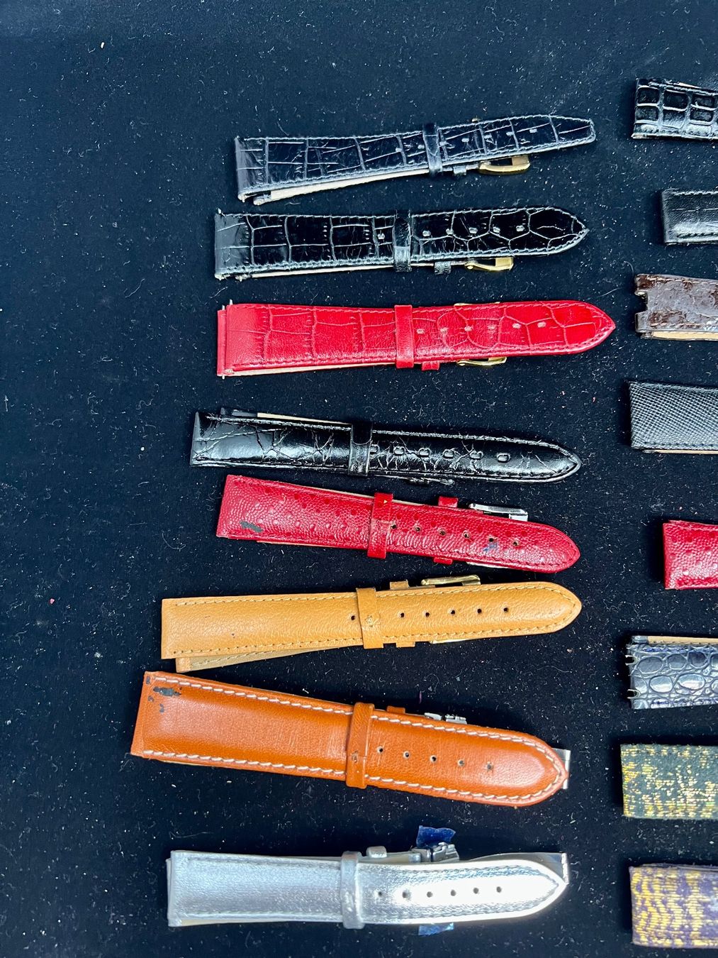 Givenchy Armbänder & -reifen: Givenchy lot de 25 bracelets en cuir – Neu (gemäss Beschreibung) aus Sion von ROBY_ROBY_ROBY 7