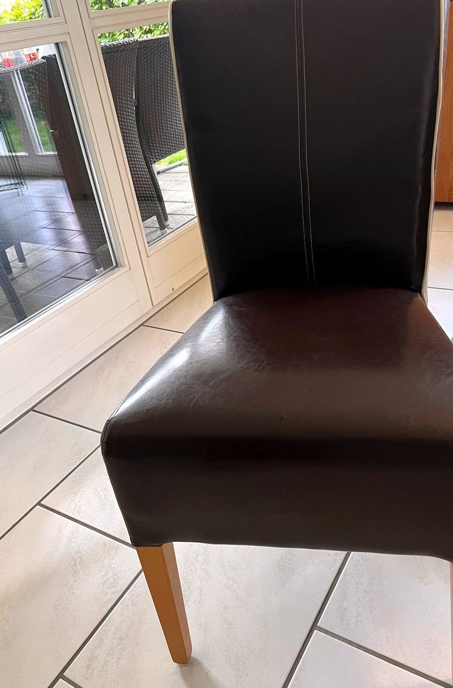 Set di tavolo e panche: Massiver Esstisch aus Holz mit 6 Stühlen – Usato da Volketswil venduto da SecondHanderia 5