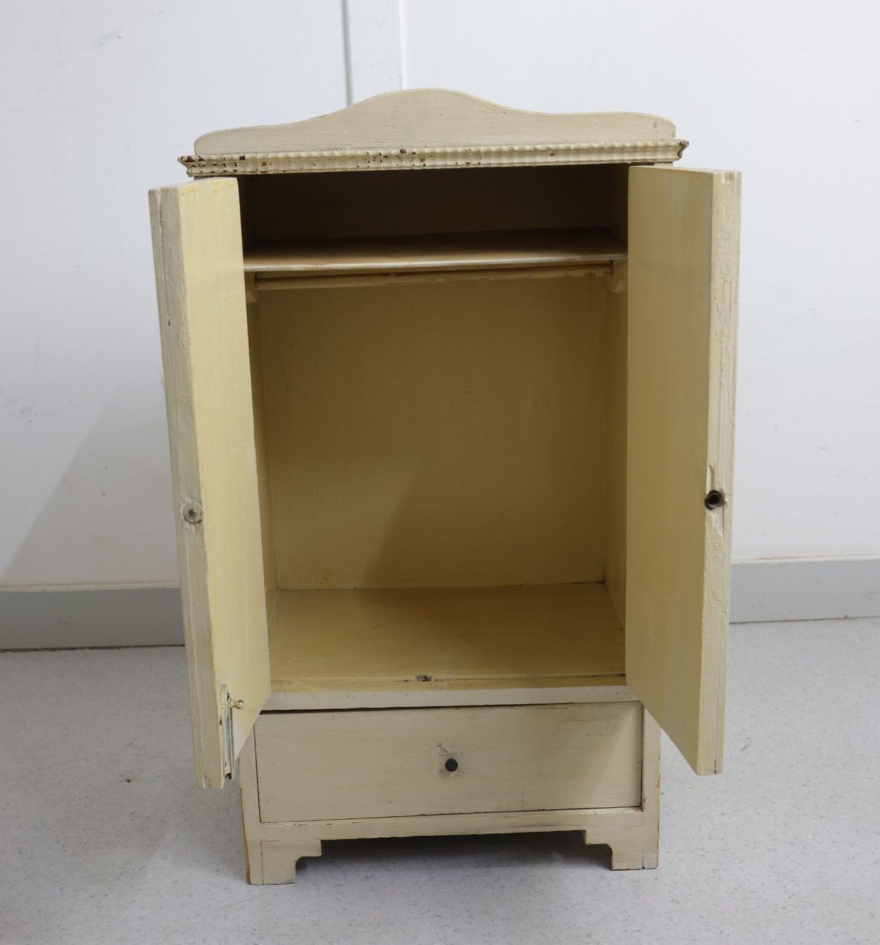 Commodes: Kleine Kommode – D'occasion à Volketswil par brockipfannenstil 2