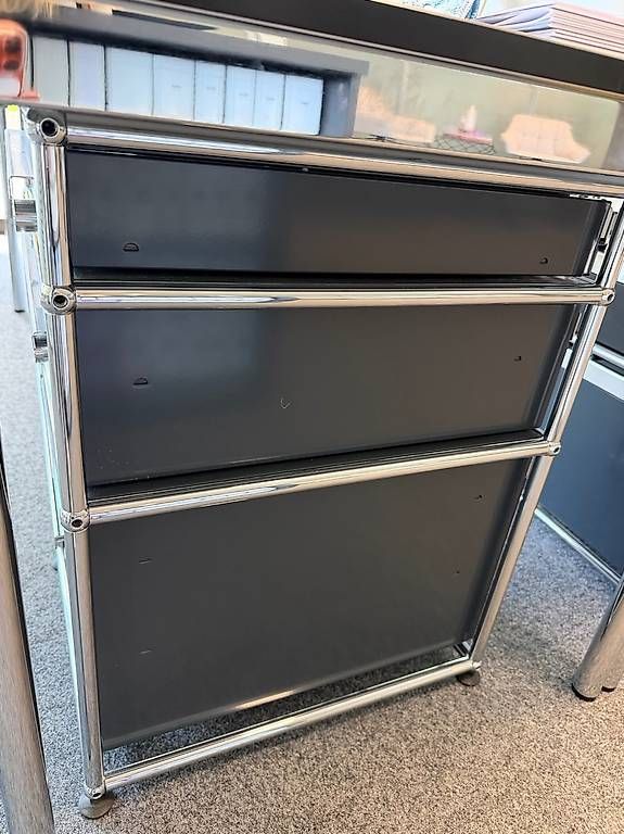 USM Eléments de bureau: USM - Caisson anthracite – D'occasion à Rolle par nla_js68 1