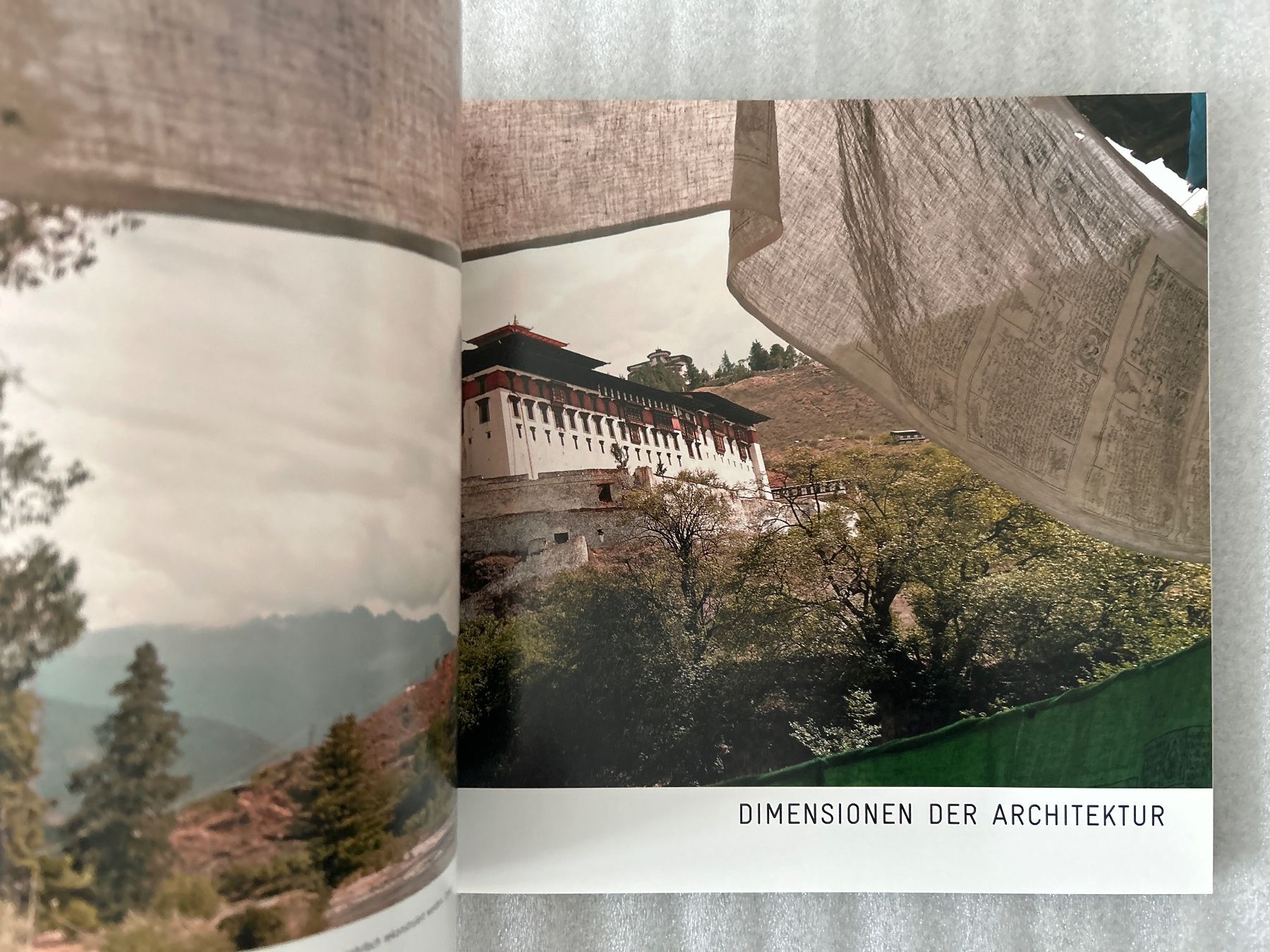 Libri: Bhutan - Bildband von Matthieu Ricard – Usato da La Chaux-de-Fonds venduto da jacq_LaTsch0 3