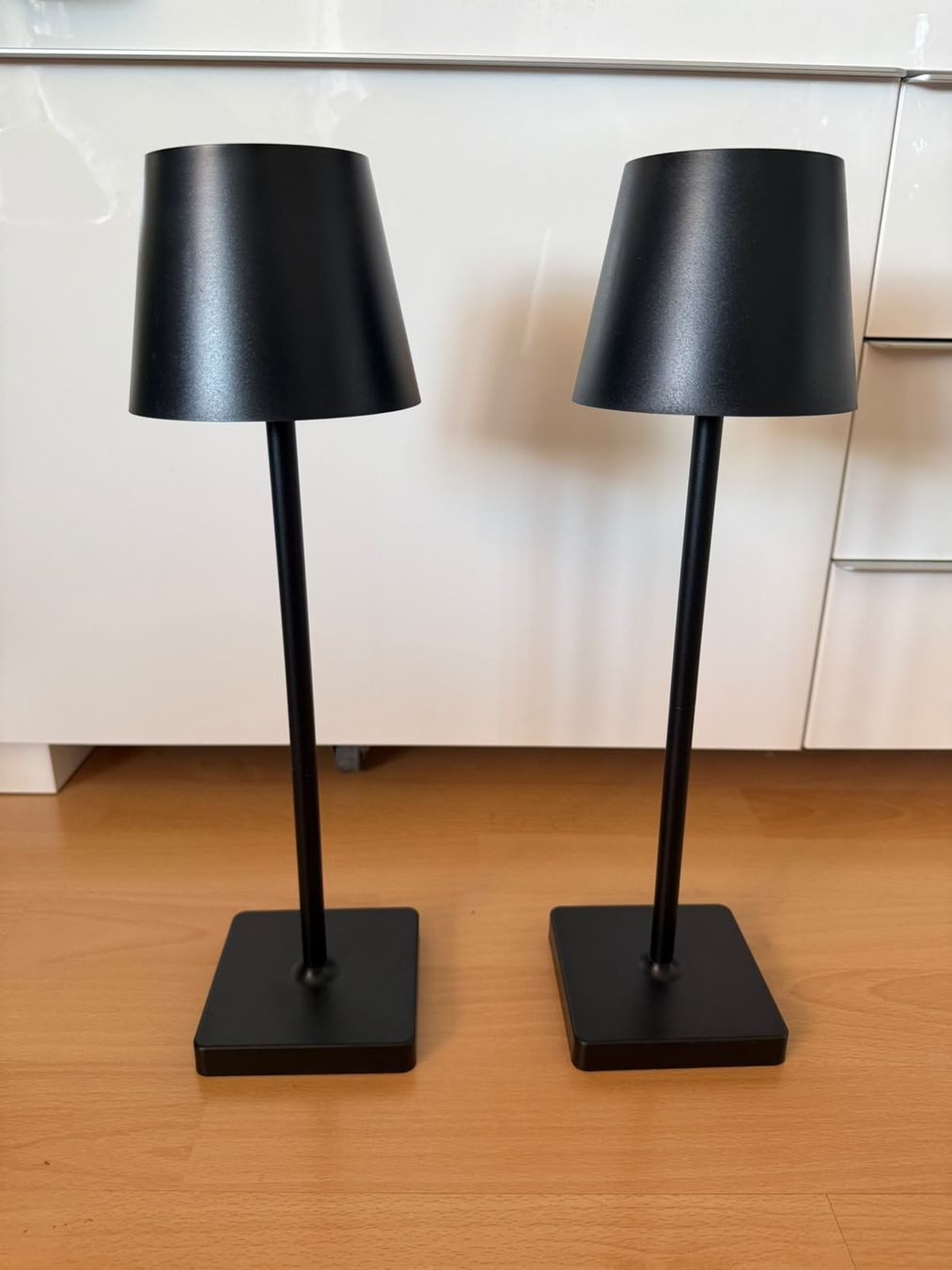 Lampen: 2x LED Tischlampen schwarz matt – Neu (gemäss Beschreibung) aus Thun von Sde 1