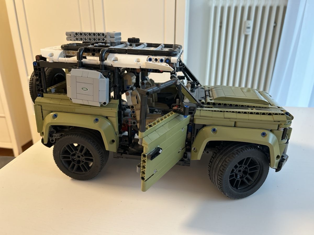 Land Rover Modellini d'auto: LEGO Technic 42110 Land Rover Defender – Usato da Zürich venduto da Sofaking1979