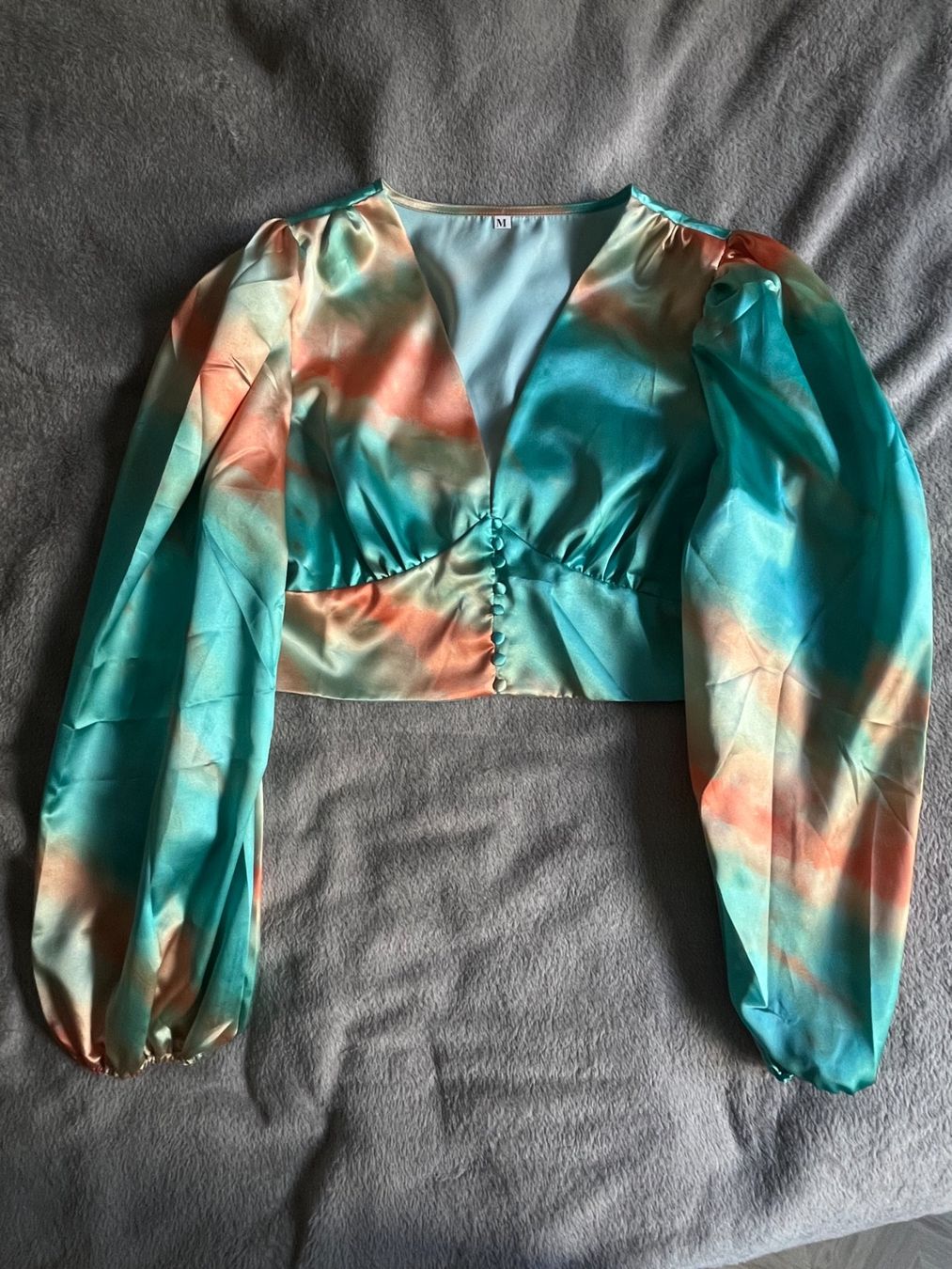 Shein Top: Chemisier satiné Tie-Dye Taille M – Usato da Sion venduto da Kitty_Kat
