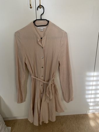 Kleid in Beige/ Nuschi Stoff
