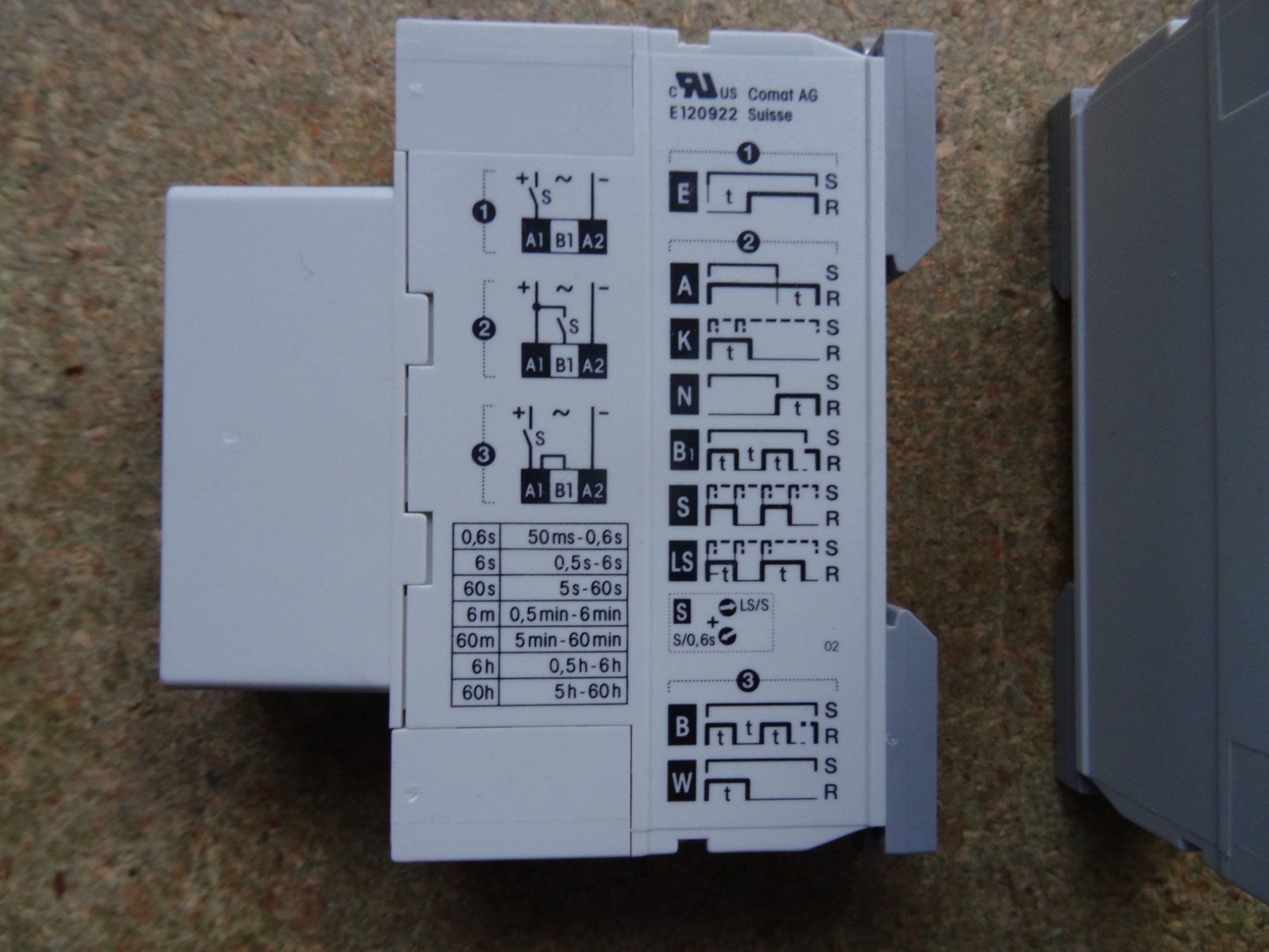 Interruttori: 2 Zeitrelais Comat   CIM1/UC24-240V ab 15.-- – Usato da Lupfig venduto da JUTA09 1