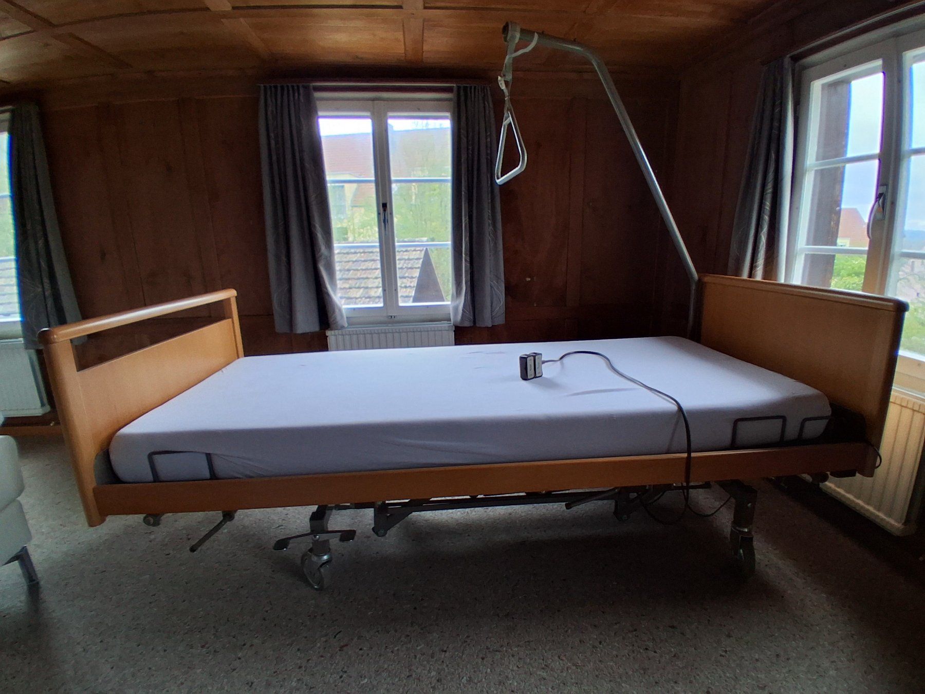 Letti: Spitalbett    elektrisch – Usato da Au ZH venduto da Karussell