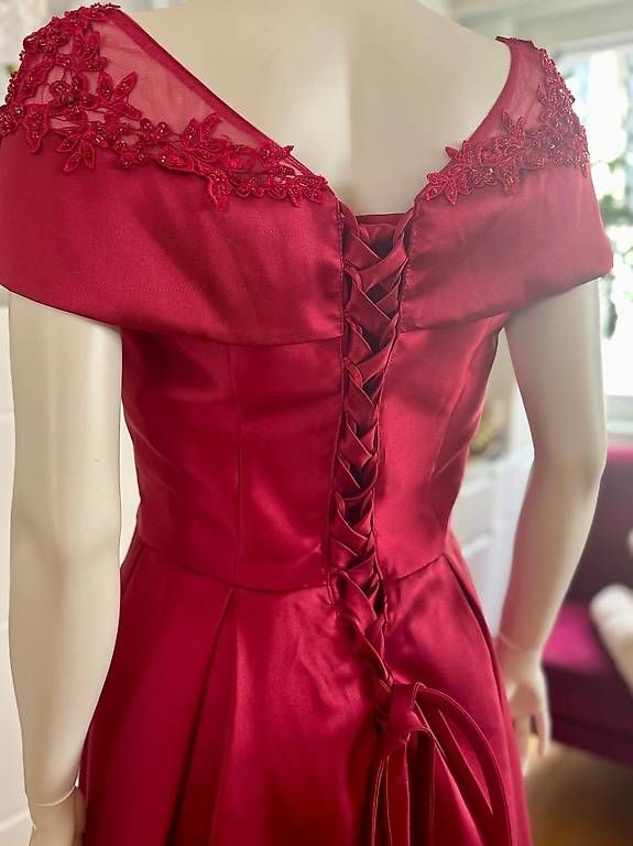 Vestiti: Abendkleid rot – Usato da Luzern venduto da Brokiland 1