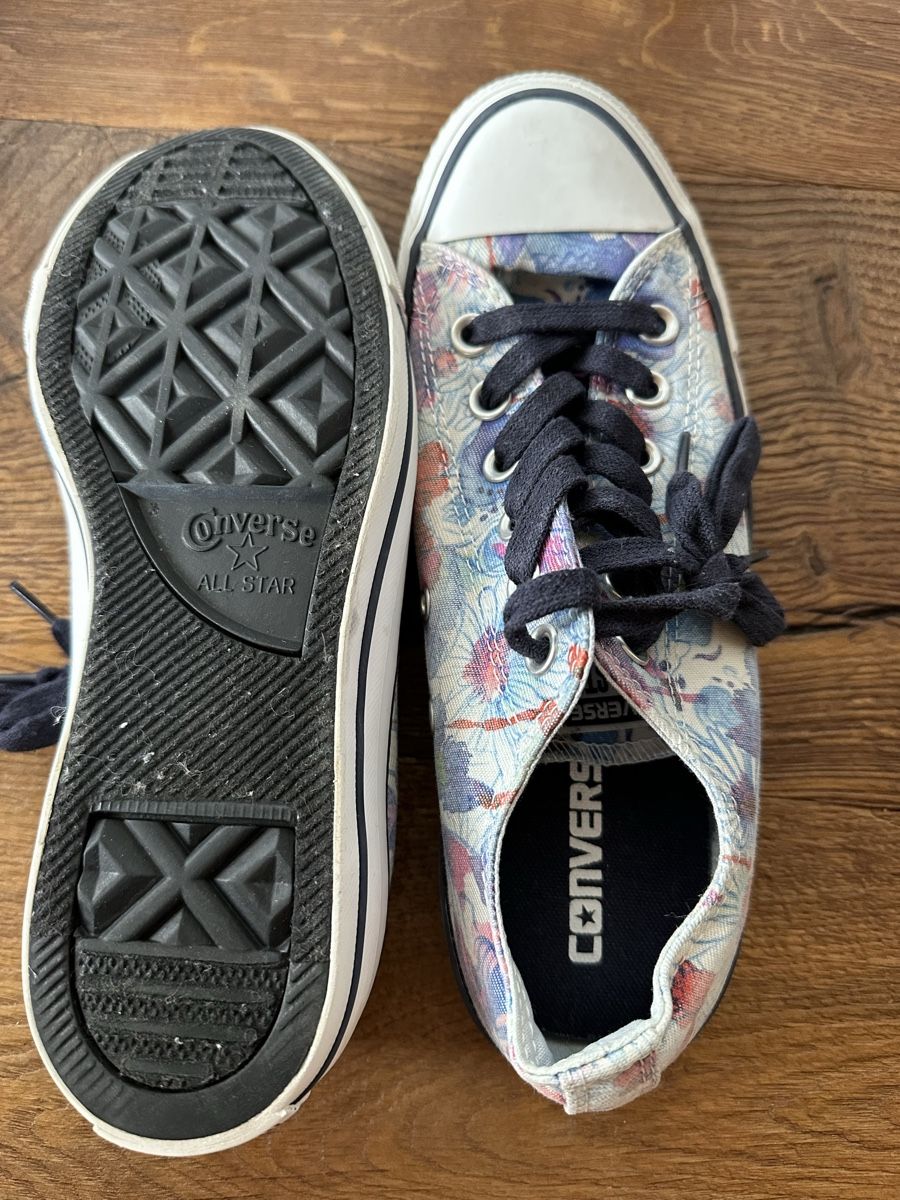 Converse Scarpe da donna: Converse Turnschuhe All Star Blumenmuster Grösse 37.5 – Usato da Wallenwil venduto da jan_qg6c
