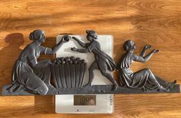 schönes altes Eisenguß Relief im Jugendstil