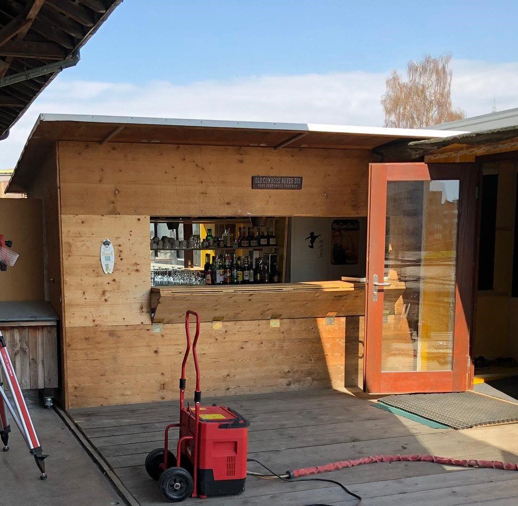 Autres événements d'entreprise et fêtes: Bar/Marktstand mit Innenausstattung – D'occasion à Ebertswil par Shinson_Hapkido_Cham