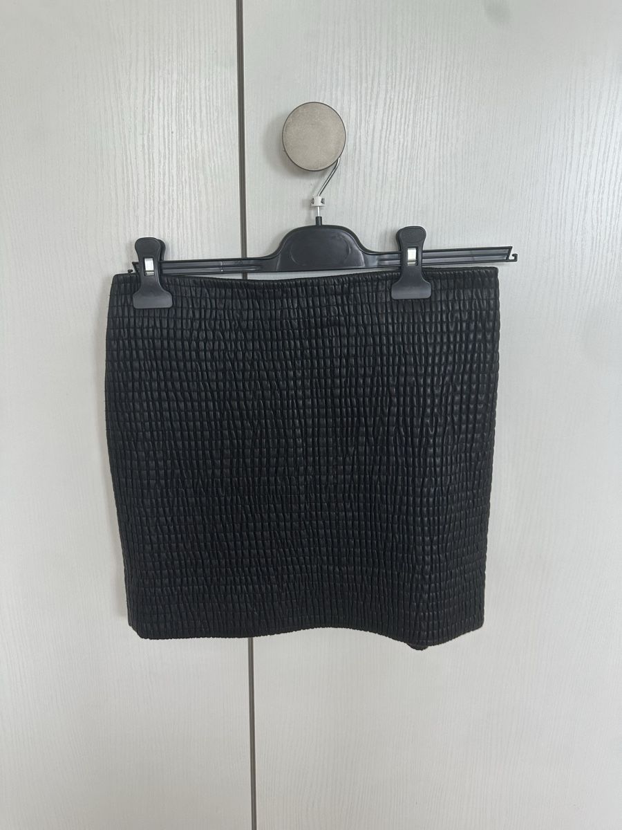 Massimo Dutti Gonne: Massimo Dutti Black Leather Mini Skirt - Size Small 49 – Usato da Genève venduto da ngoodies