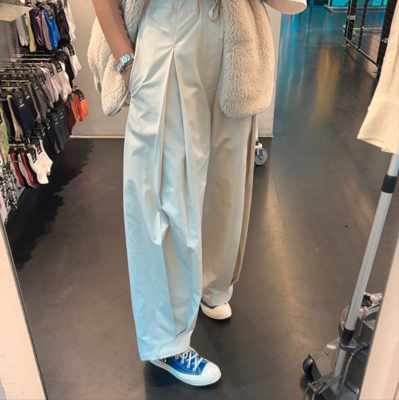 Pantaloni: Wide-leg Pleated Trousers ivory – Nuovo (secondo la descrizione) da Bad Ragaz venduto da leadaria 3