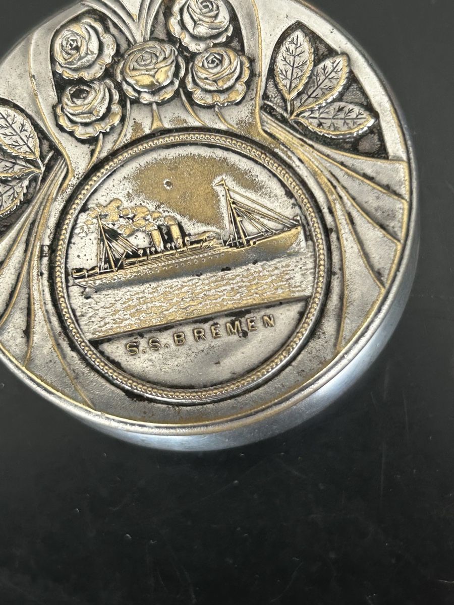 Alle Dekorationen: Versilberte Dose mit Dampfer S.S. BREMEN 1928-1941 – Gebraucht aus Zumikon von tuna007 3
