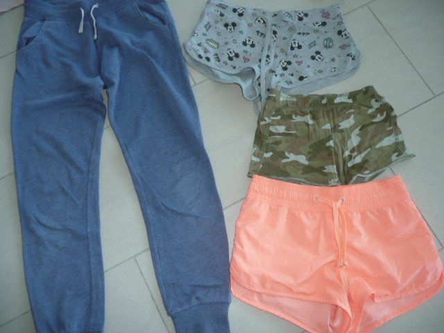 Lotti & Set di vestiti: 10 teiliges Kleiderpaket Mädchen 152 – Usato da Zug venduto da falama 3