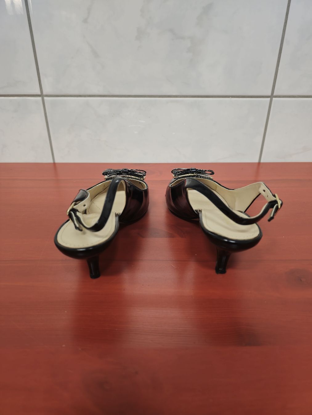Lotti di vestiti: Twin-Set mit Pumps – Nuovo (secondo la descrizione) da Schmerikon venduto da mike_96 5