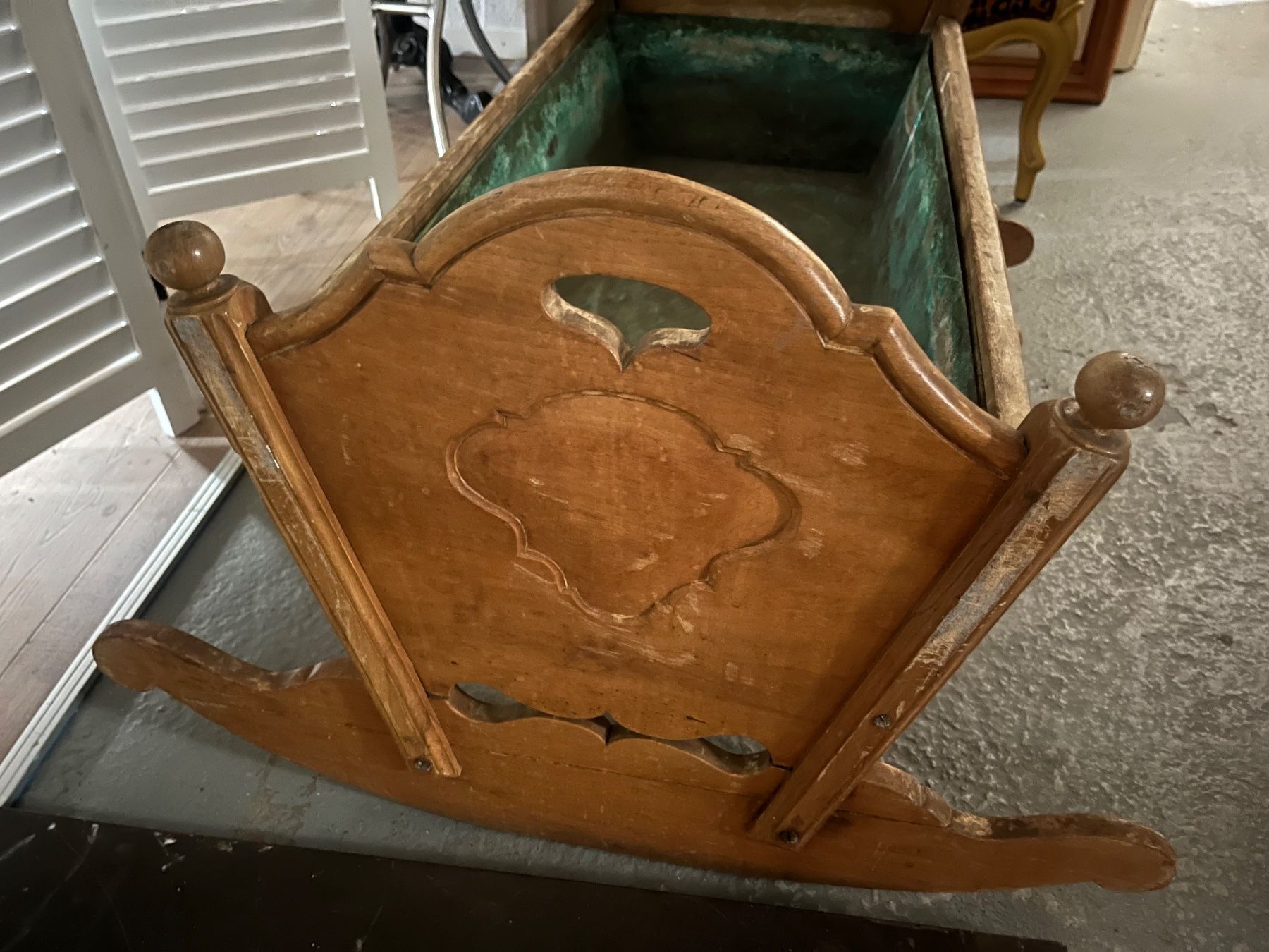 Articoli in legno: Antike Wiege – Usato da zofingen venduto da Cyeah 1
