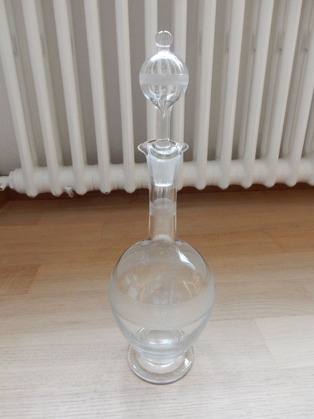 Caraffe: antike Likörflasche mit Muster Glas Schnaps Flasche Karaffe – Usato da Jona venduto da simongarden
