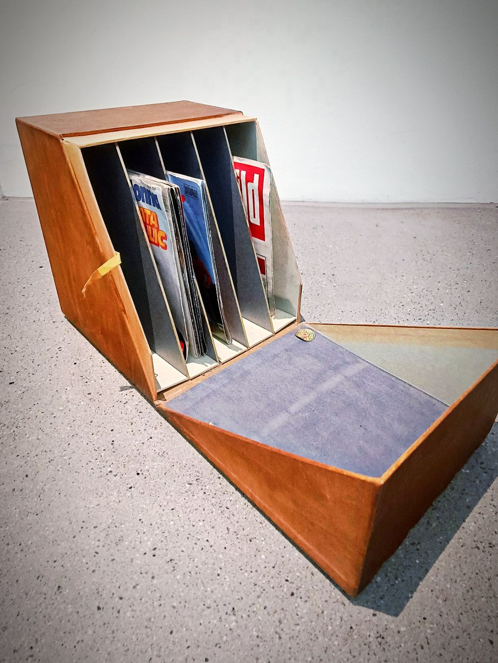 Portagioie: Vintage Mini-Schallplattenhalter in Buchform – Usato da Aarau venduto da PlaninaVintage 4