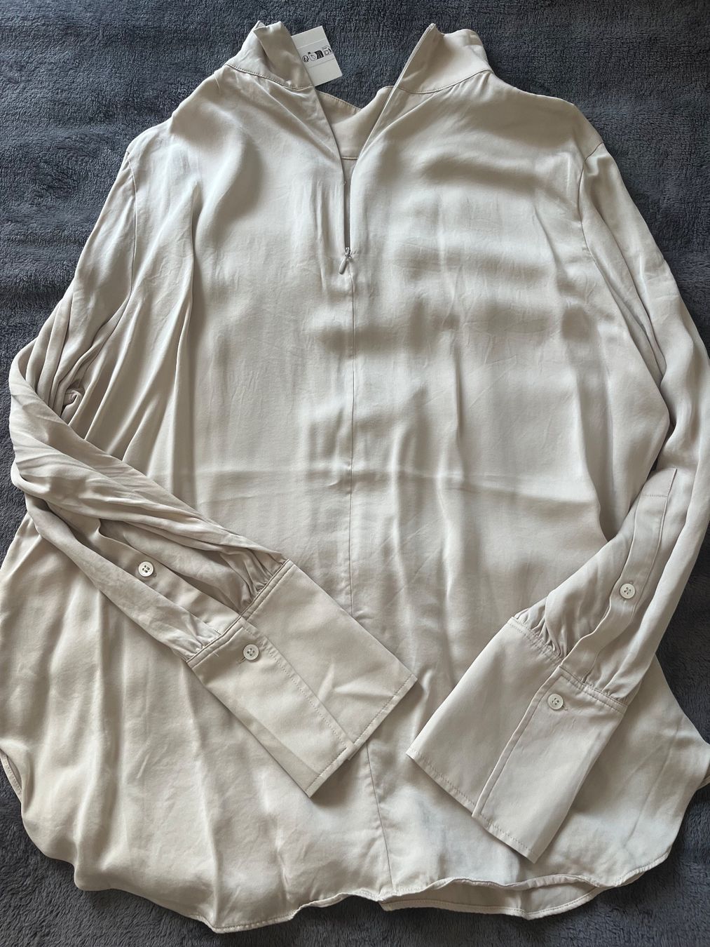 H&M Camicette: New  beautiful silk blouse H&M size M – Nuovo (secondo la descrizione) da Chêne-Bougeries venduto da Seetooyoo 9