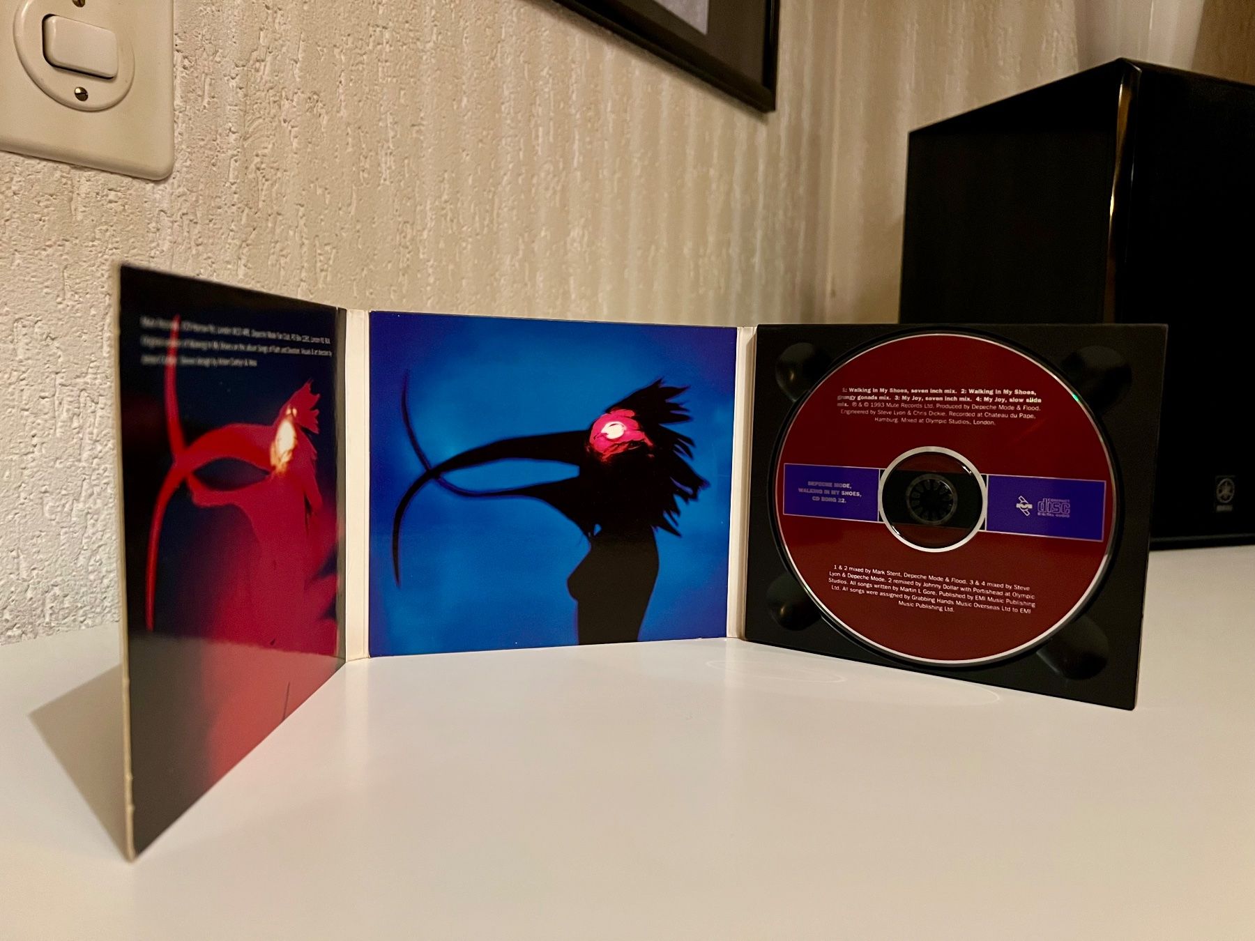 CDs: Depeche Mode Walking in my Shoes Singles Cd Set – Gebraucht aus Herrenschwanden von Benjamin4787