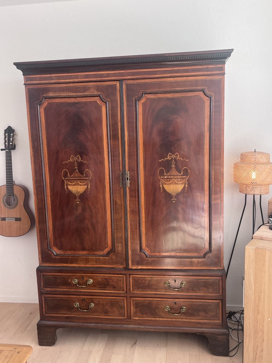 Armoires: antiker Schrank – D'occasion à Uster par yallagirl